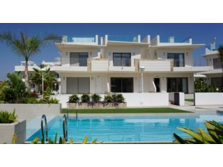 Townhouse Ivory Ref: YHISVIT