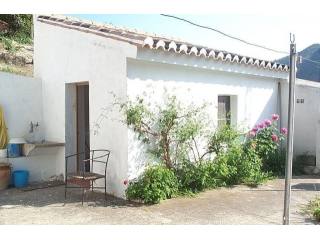 Villa - This detached traditional..