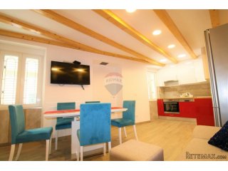 Rovinj,novorenovirani stan na top lokaciji u Careri,60m2,1.k