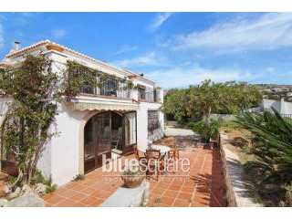 Villa with separate apartment near the..