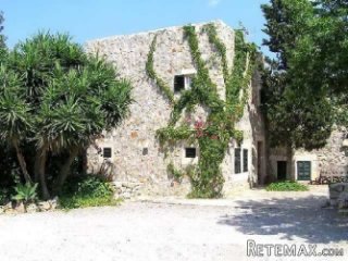 A particularly lovely country property in a privileged..
