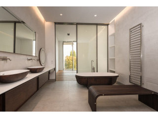 Stunning penthouse with fireplace and..