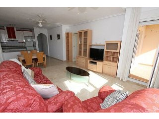 2 Bed Top Floor Apartment with Communal..