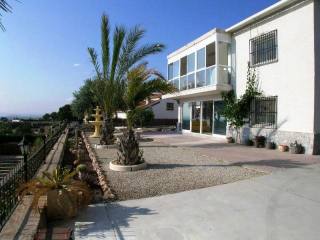 Large detached 4 Bed 3 Bath Villa..