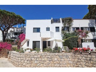 Modern 3 Bedroom Townhouse Moments From..