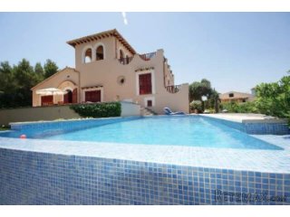 Marvelous villa in Mal Pas with wonderful seaviews. A few..