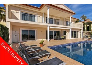 Stunning luxury villa with sea views..