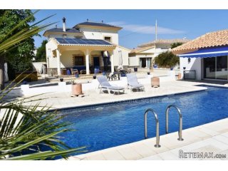 A truly impressive property with a 3 bed, 2 bath villa of..