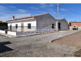 A spacious, 259m2, 4 bed, 2 bath edge of village house..