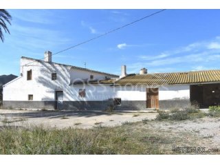 Large country style property, with 7051m2 of urbanisable..