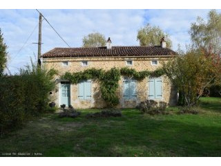 3 Bedroom Country Hosue On 2.5 Acres..