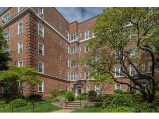 1 bedroom Commercial Property For Sale:..