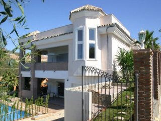 5 Bedroom Villa For Sale In La..