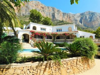 Sensational 5 Bedrooms 5 Bathrooms..