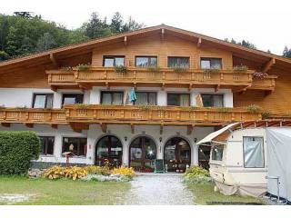 Generous apartment house with campsite..