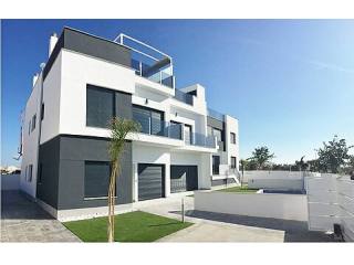 * STUNNING 3 BEDROOM APARTMENT
