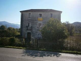 Large stunning detached property ideal..