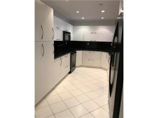 2 bedroom Flat For Sale: 151 Crandon..