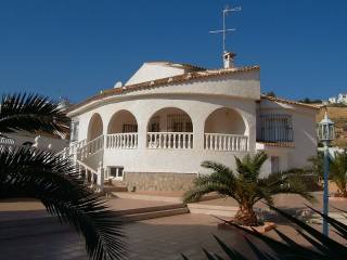 4 Bedrooms - Villa - Alicante - For Sale