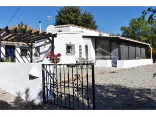 EXCLUSIVE LISTING WITH VOSS HOMES - A large (190m2)..
