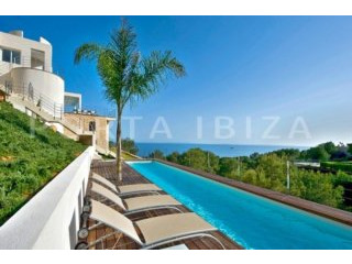 Minimalist luxury villa in Roca Llisa..