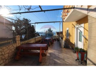 OMIŠALJ-Villa sa 7 apartmana na 100 metara do mora