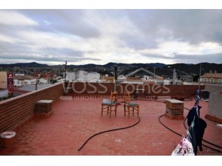 REDUCED!!! Larger than average, 3 double bed, 2 bath, 1st..