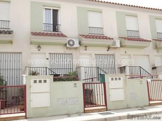 ABSOLUTE BARGAIN - Larger than average, 2 bed, 1.5 bath..