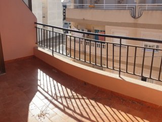 ESTUDIO ATICO 20M2 DE VIVIENDA Y TERRASA 10M2 SOL POR LA..