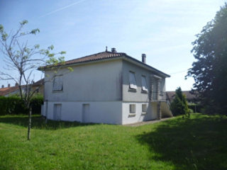 Detached Town House, Quiet Street..
