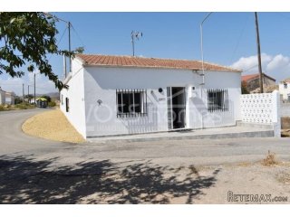 A deceptivey spacious, recently renovated & decorated, 3 /..