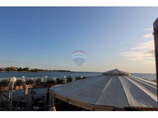 Istra, Umag - Prekrasna kuća prvi red do mora