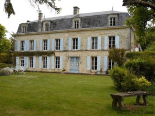 Stone Property Set On 1 Acre Of Land..