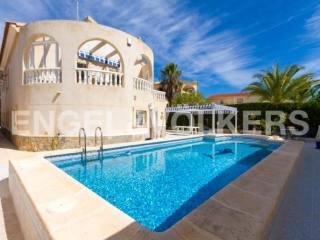 VILLA IN THE QUIET URBANIZATION LOS..