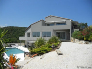 Stunning Luxury Villa With Lots Of Land..