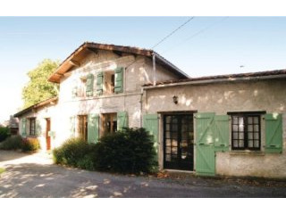 Old Renovated Farm House With 2 Large..