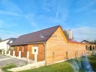 Karlovac, drvena kuća 168 m2 s tri apartmana