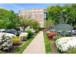 2 bedroom Commercial Property For Sale:..