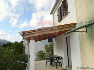 Baška - Jurandvor - kuća 90m2 sa dva stana