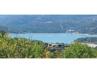 Atraktivno građevinsko zemljište - pogled na jezero Butoniga