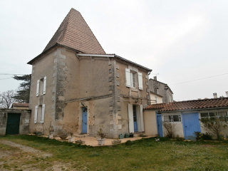 Nice Charente Property To Modernize..