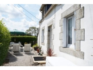 2 Bed Cottage with Large Garden