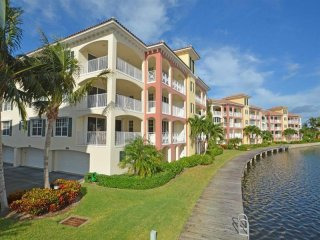 3 bedroom Flat For Sale: 5342 W Harbor..
