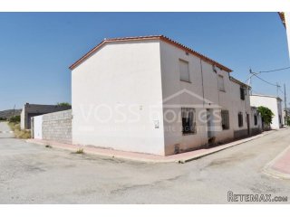 A spacious, light & airey, 3 / 4 bed, 1.5 bath semi..