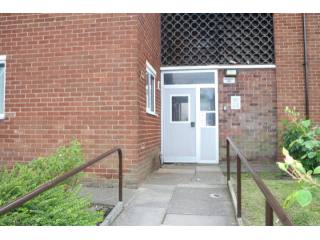 1 Bed Flat to rent in Halewood -..