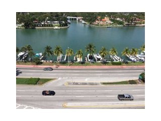 2 bedroom Flat For Sale: 5005 COLLINS..