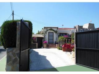 3 bed 1.5 bath semi bungalow on corner..