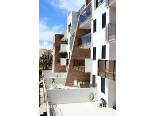* FULLY FURNISHED BEACH APARTMENT