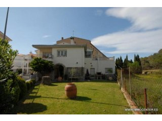 LLANcA: Superb family home with a large..