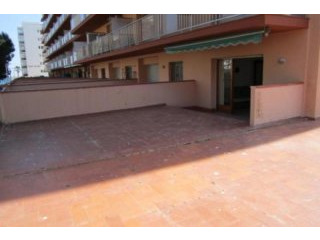 ROSES: Nice apartment on the second..